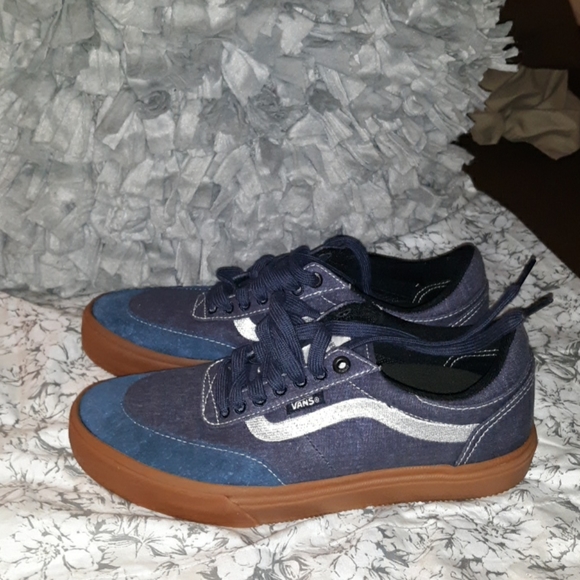 Vans - Picture 3 of 3